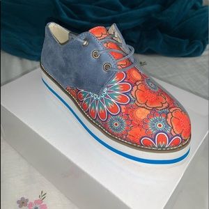 Floral Graphic Lace-Up Front Flats